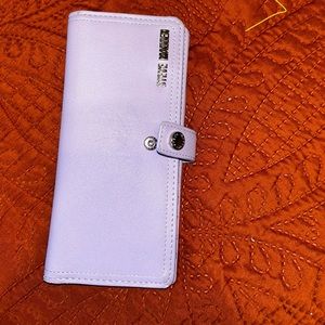 Steve Madden lilac colored wallet. Excellent condition